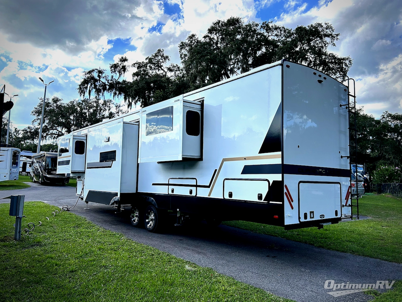 2026 KZ Durango Gold G388FLS Photo 3