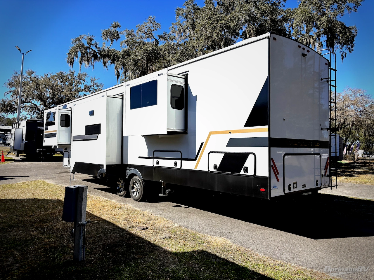 2026 KZ Durango Gold G388FLS Photo 3