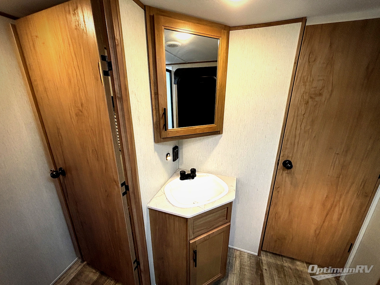 2023 Forest River Cherokee Alpha Wolf 30DBH-L Photo 11
