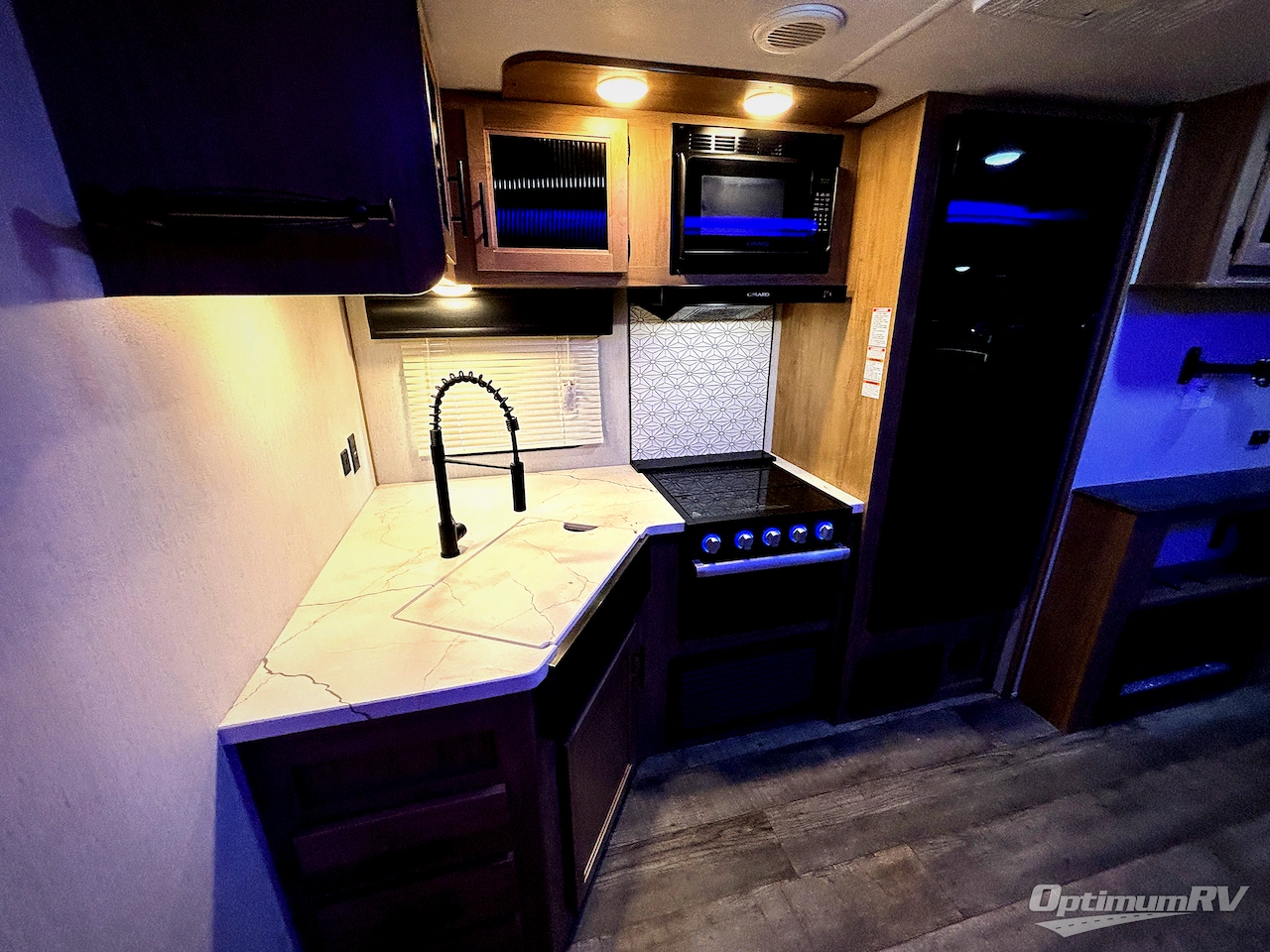 2023 Forest River Cherokee Alpha Wolf 30DBH-L Photo 12