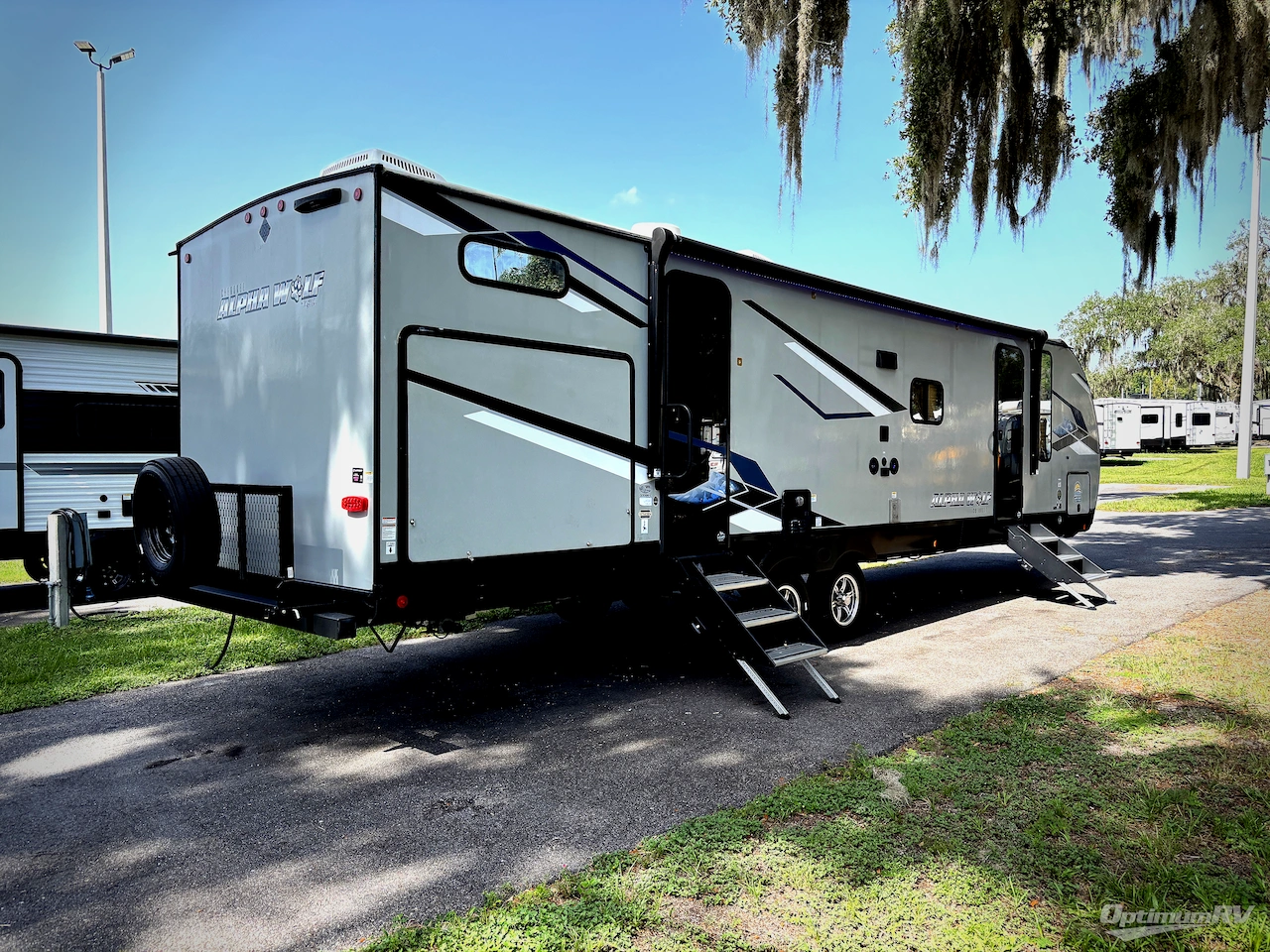2023 Forest River Cherokee Alpha Wolf 30DBH-L Photo 2