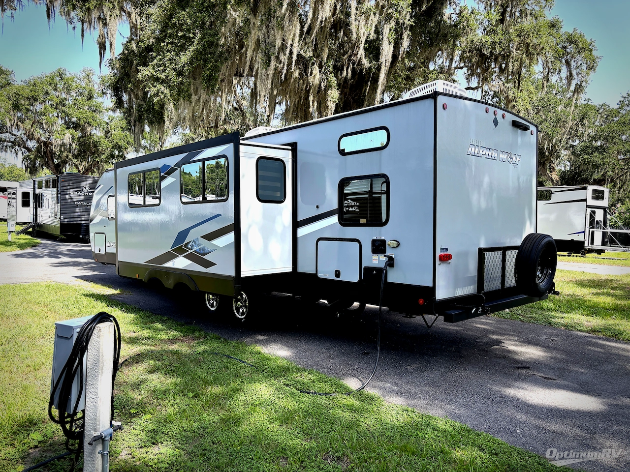 2023 Forest River Cherokee Alpha Wolf 30DBH-L Photo 3