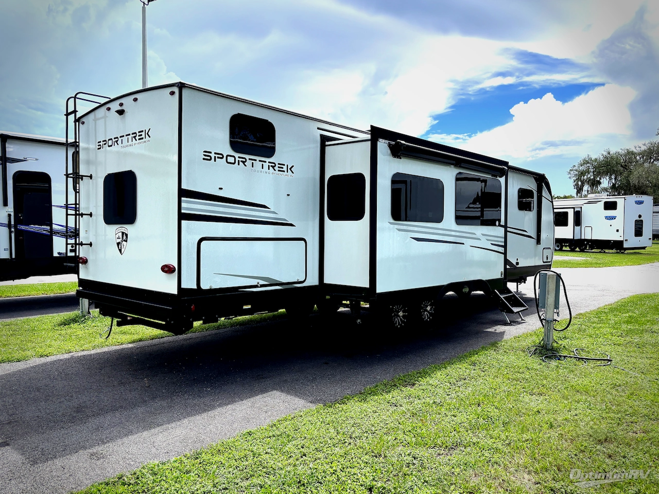 2026 Venture SportTrek Touring Edition STT343VIB Photo 2