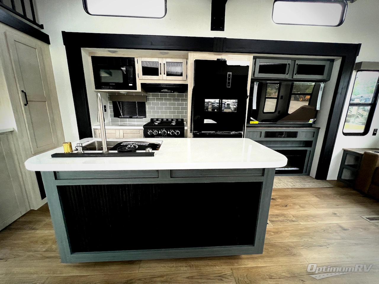 2026 Forest River Puma Vista 402LFT Photo 9