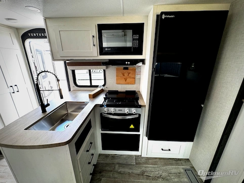 2026 Venture Sienna SA281VQB RV Photo 3