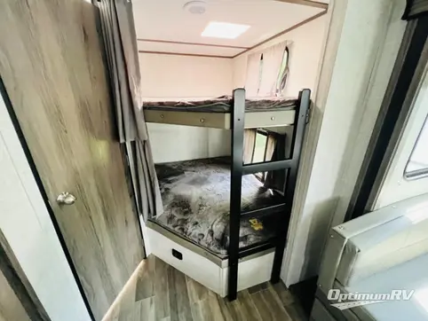 2023 Gulf Stream GEO Signature Series 28BBS RV Photo 4