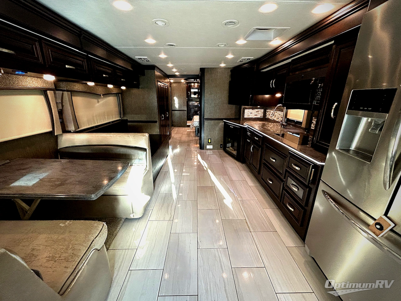 2018 Forest River Berkshire XL 40C Photo 4