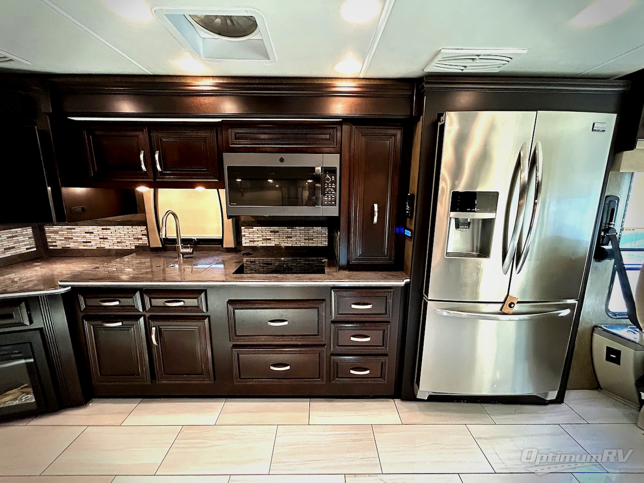 2018 Forest River Berkshire XL 40C Photo 6