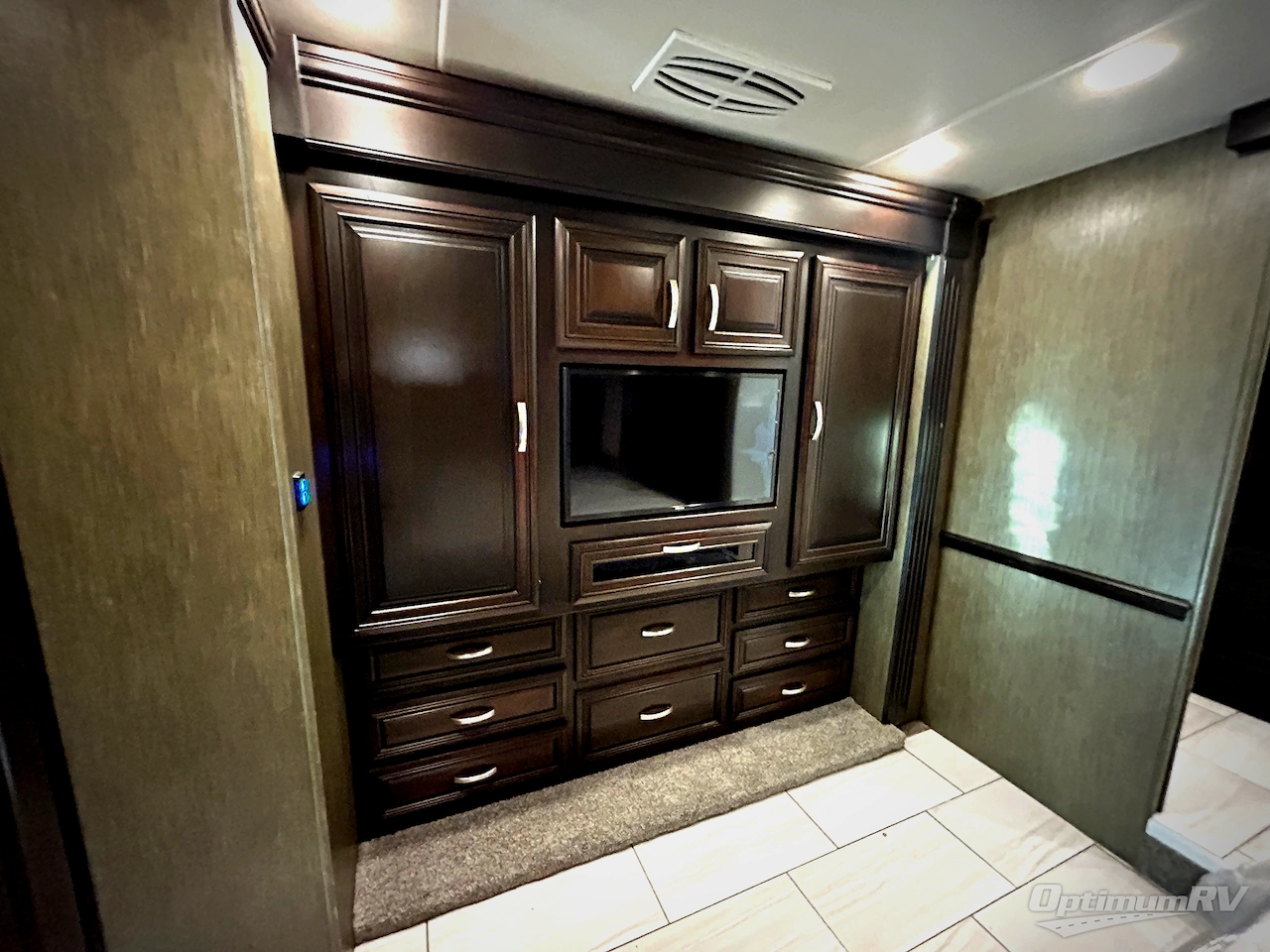 2018 Forest River Berkshire XL 40C Photo 21