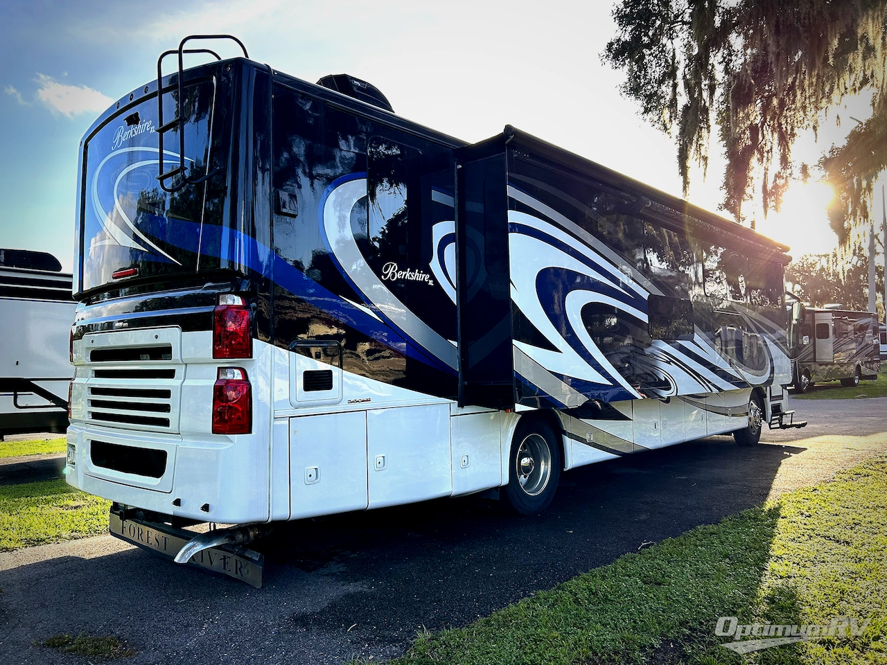 2018 Forest River Berkshire XL 40C Photo 2