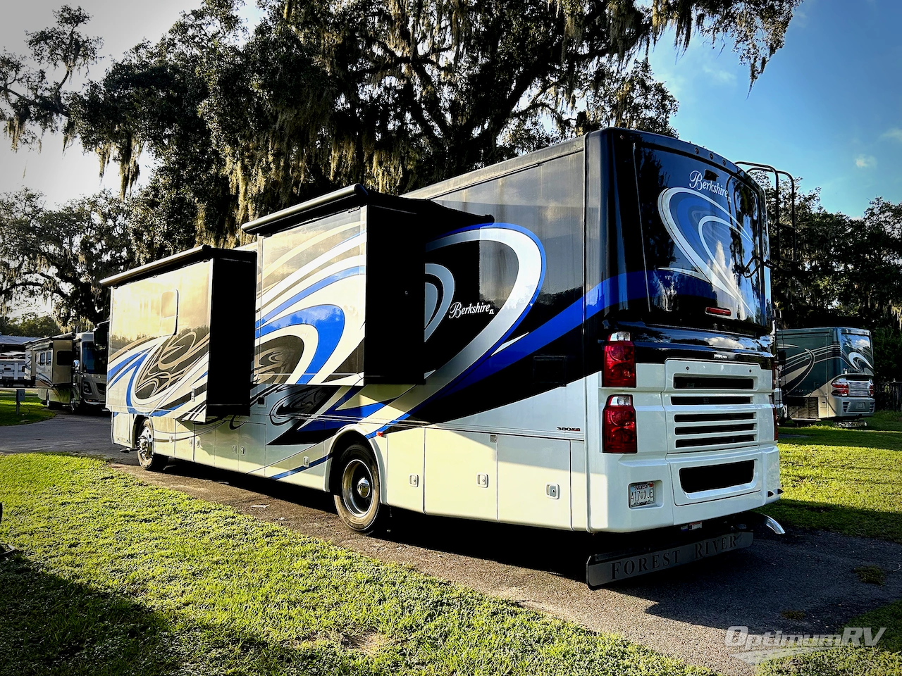 2018 Forest River Berkshire XL 40C Photo 3