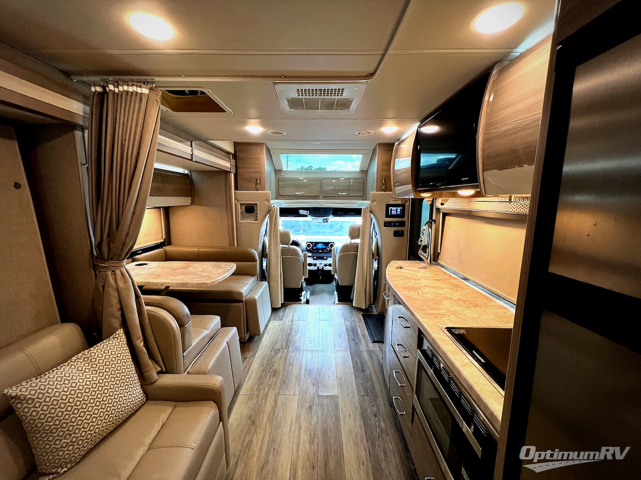 2020 Thor Tiburon Sprinter 24FB Photo 4