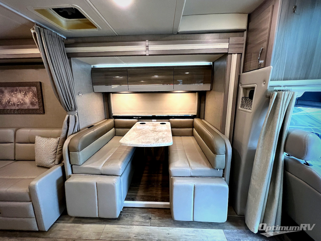 2020 Thor Tiburon Sprinter 24FB Photo 9