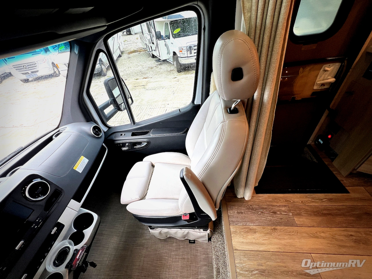 2020 Thor Tiburon Sprinter 24FB Photo 8