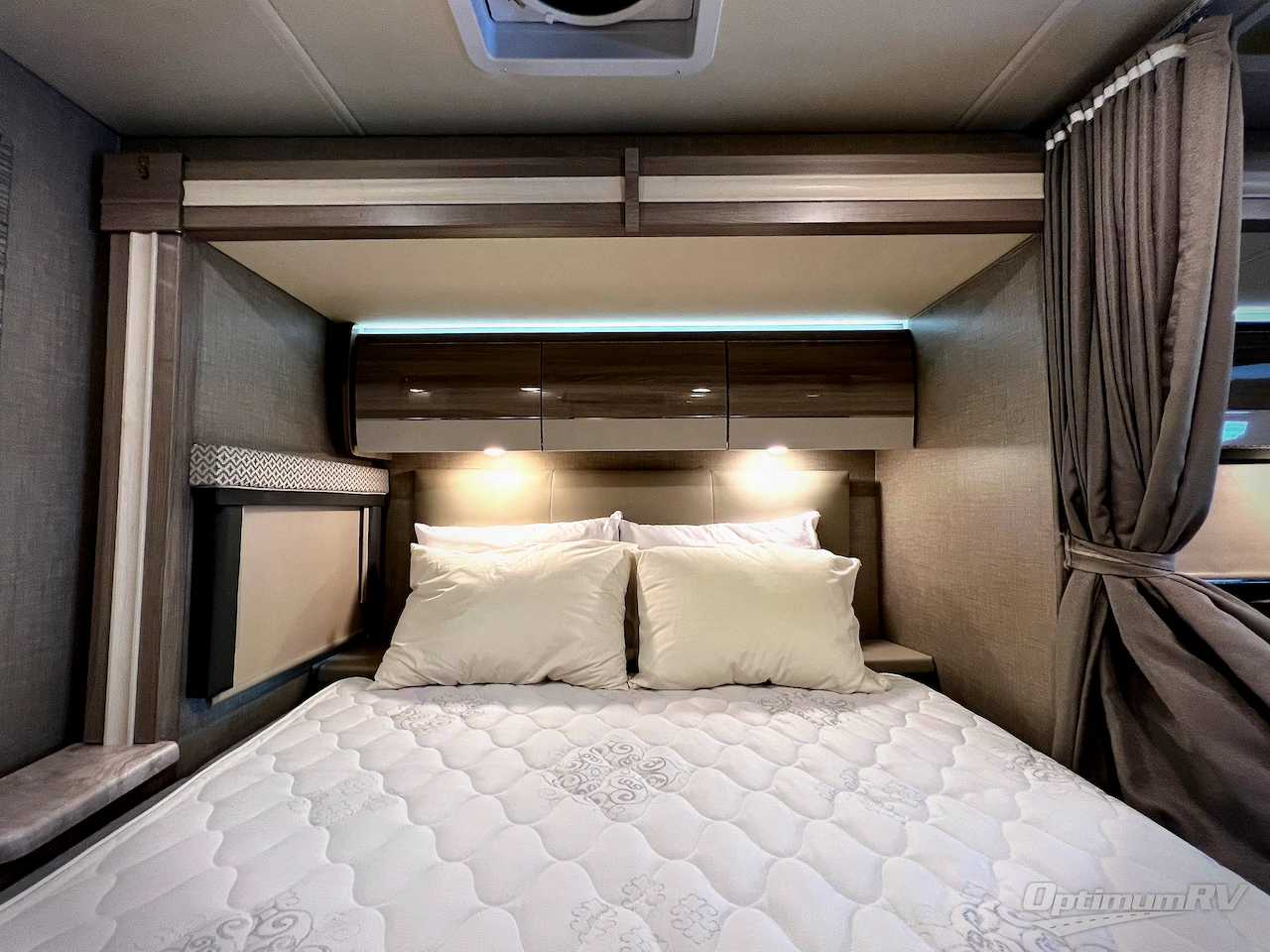 2020 Thor Tiburon Sprinter 24FB Photo 11