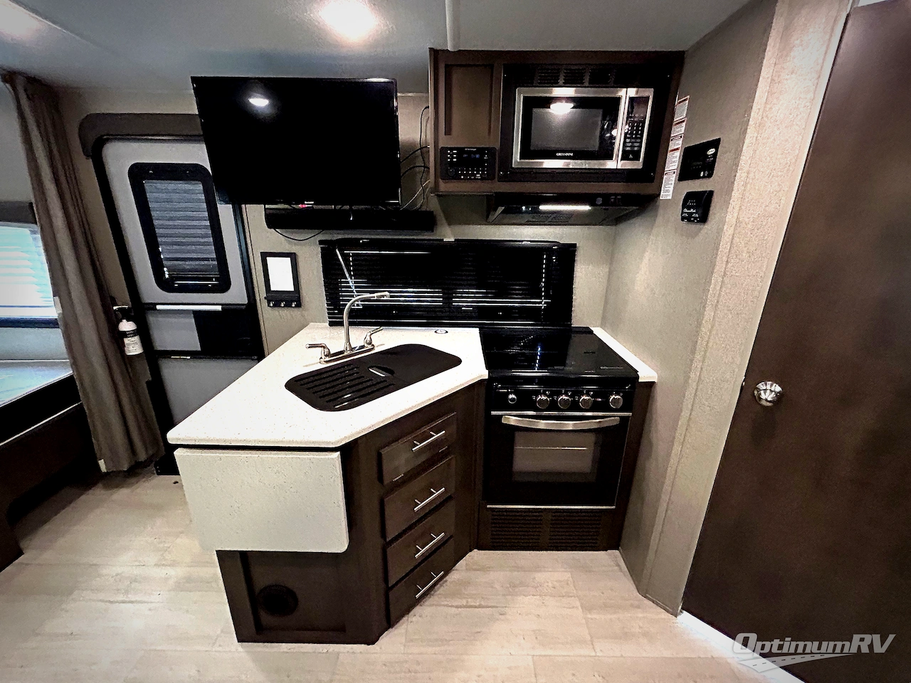 2021 Forest River Rockwood Mini Lite 2204S Photo 6