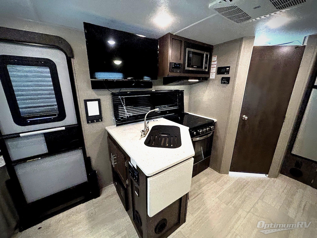 2021 Forest River Rockwood Mini Lite 2204S Photo 9