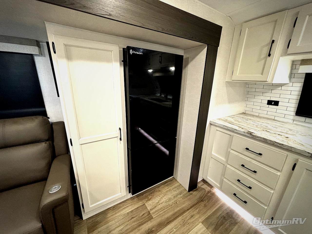 2025 Venture Stratus SR262VFK Photo 9