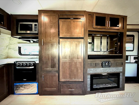 2020 Forest River Rockwood Signature Ultra Lite 8335SB RV Photo 3