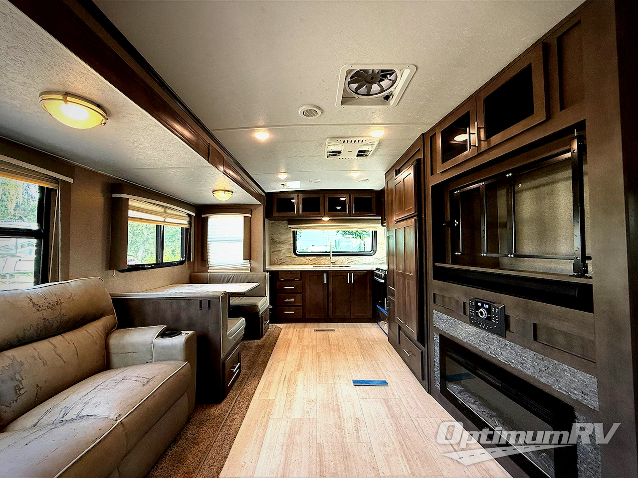 2020 Forest River Rockwood Signature Ultra Lite 8335SB Photo 4