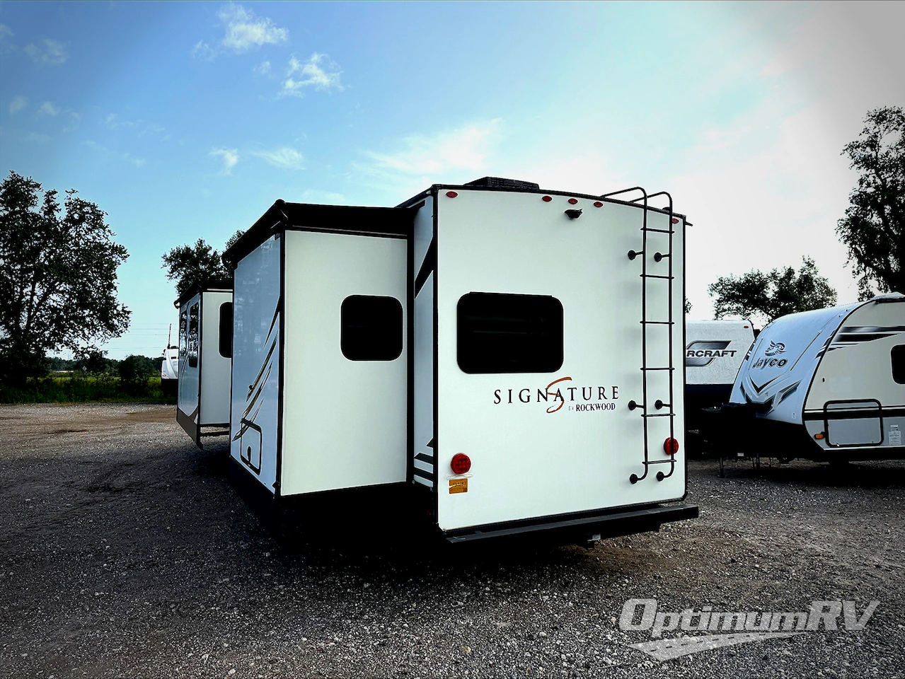 2020 Forest River Rockwood Signature Ultra Lite 8335SB Photo 2