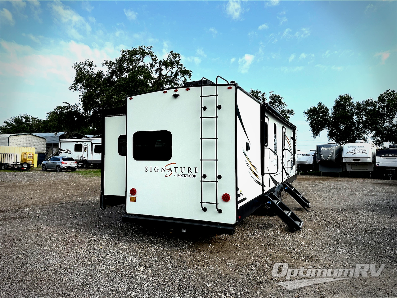 2020 Forest River Rockwood Signature Ultra Lite 8335SB Photo 3
