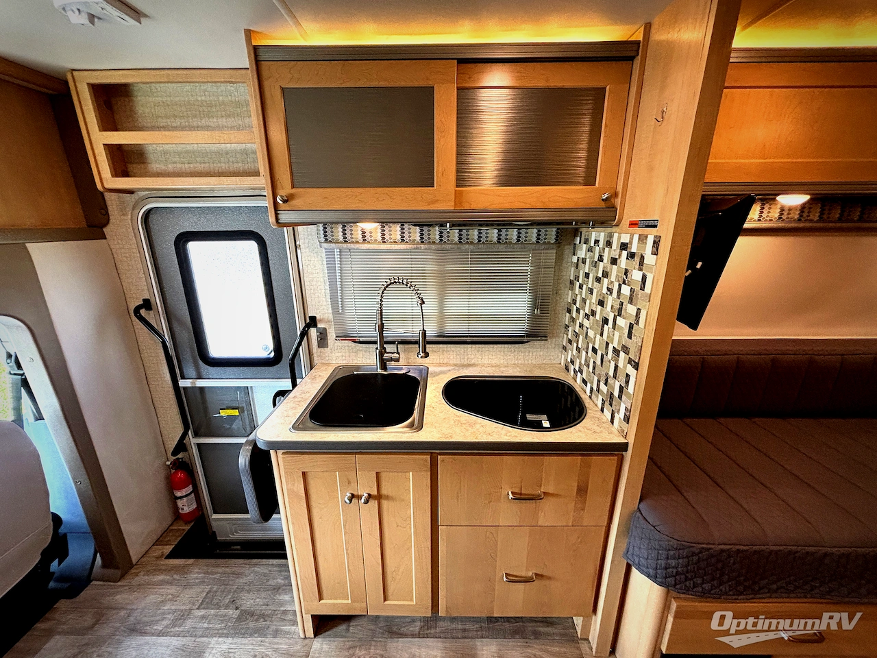 2018 Winnebago Fuse 23A Photo 6