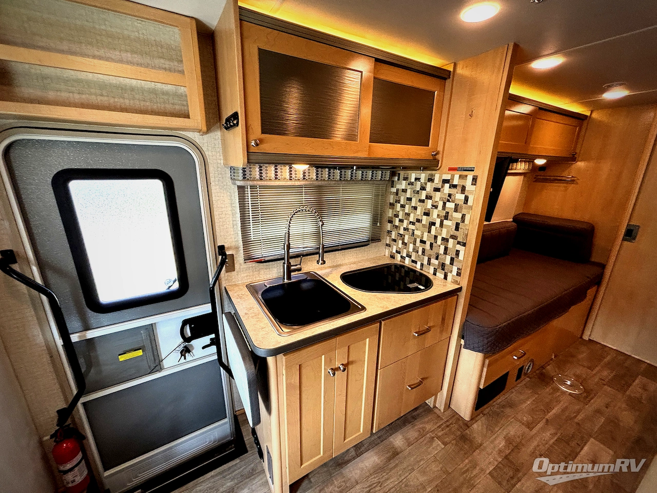 2018 Winnebago Fuse 23A Photo 11
