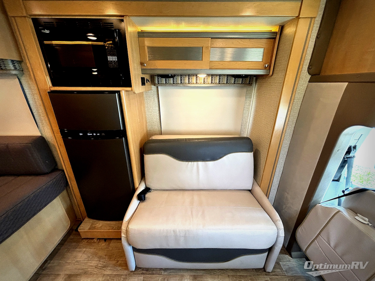2018 Winnebago Fuse 23A Photo 12