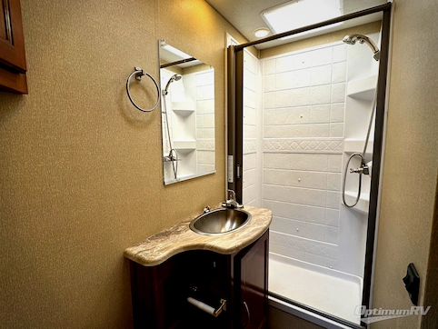 2018 Coachmen Pursuit Precision 27DS RV Photo 4