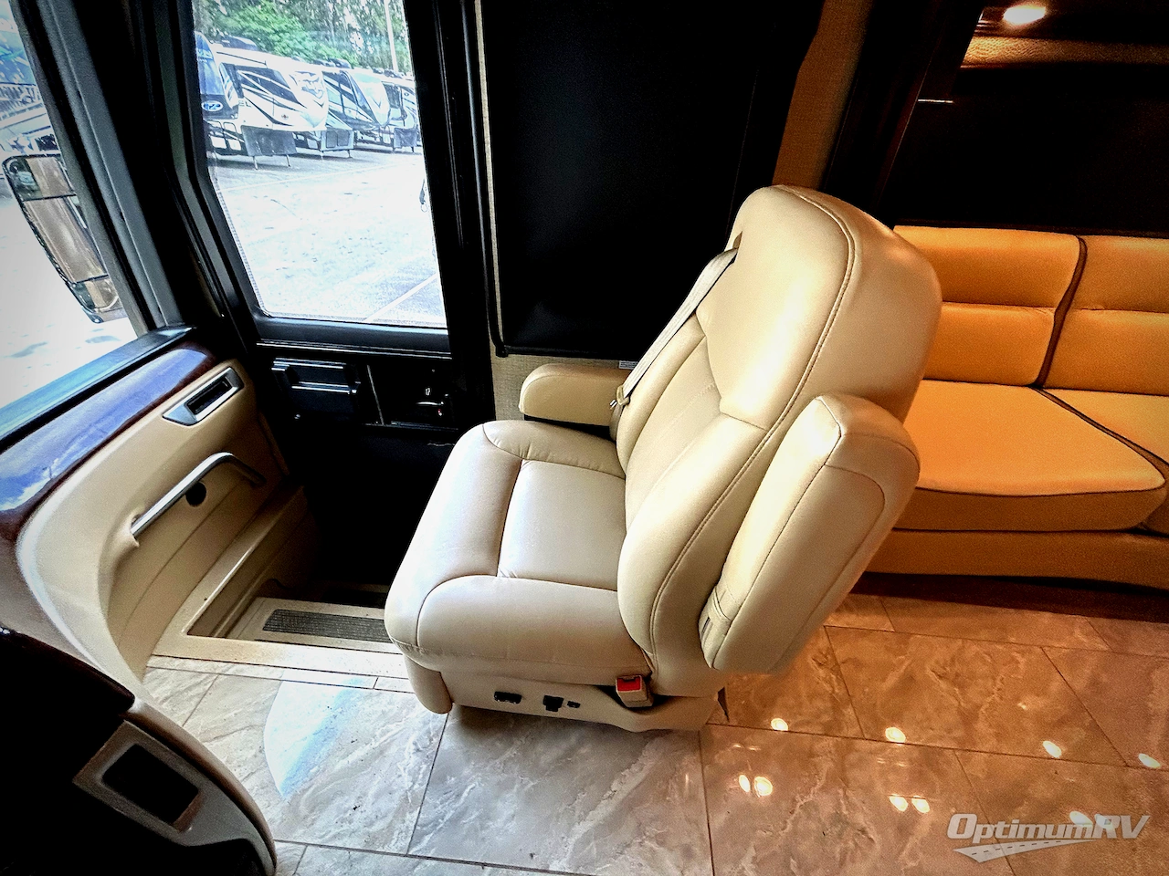 2015 American Coach American Revolution 42W Photo 9