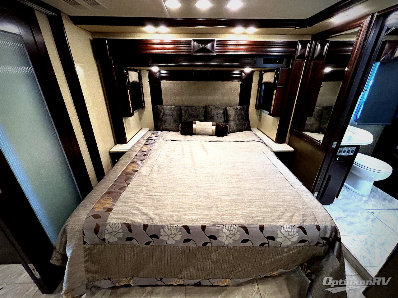 2015 American Coach American Revolution 42W Photo 21