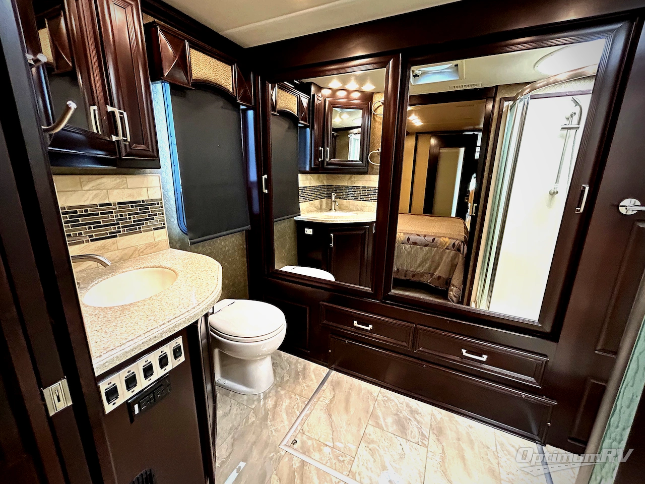 2015 American Coach American Revolution 42W Photo 23