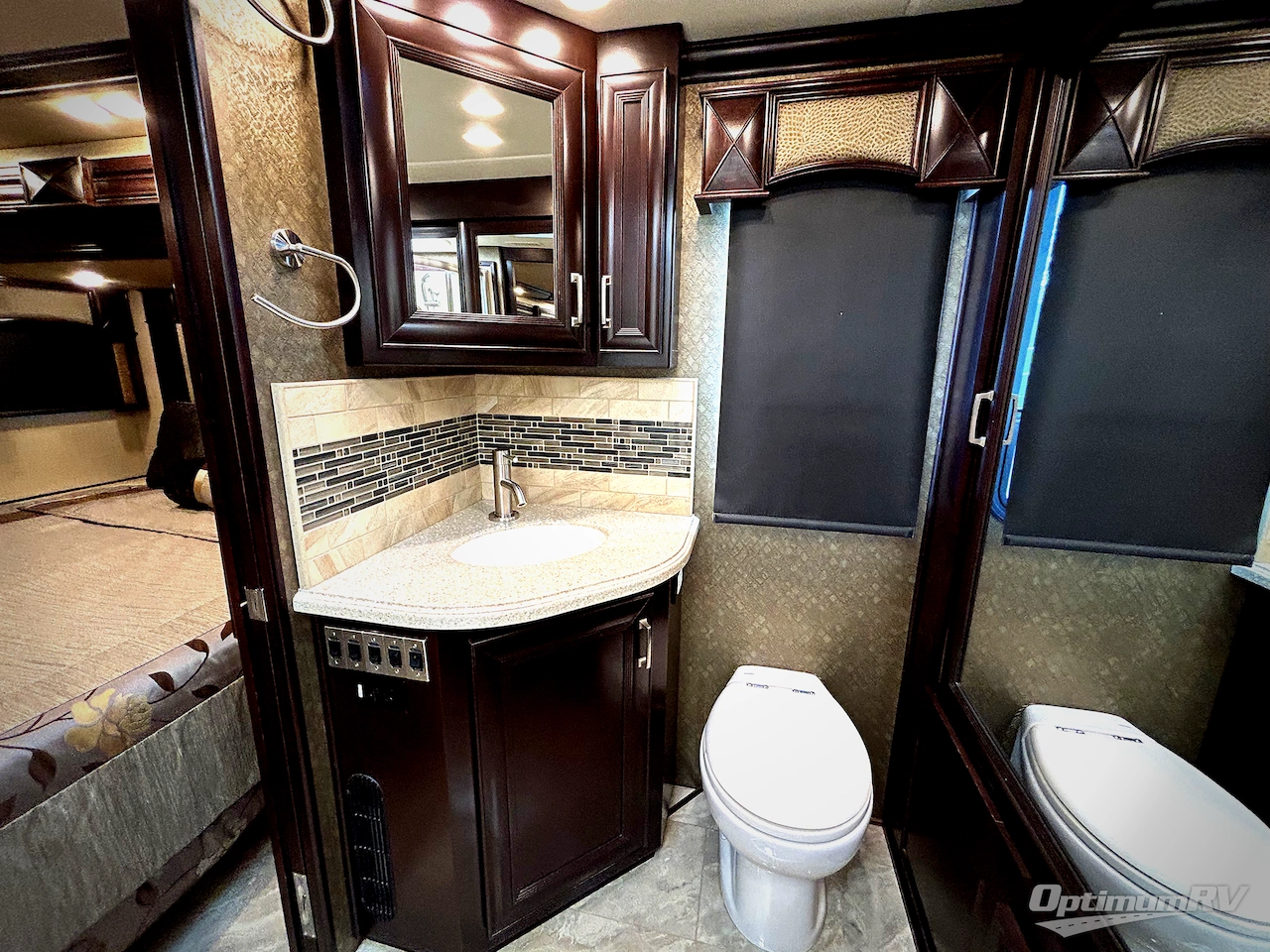 2015 American Coach American Revolution 42W Photo 24