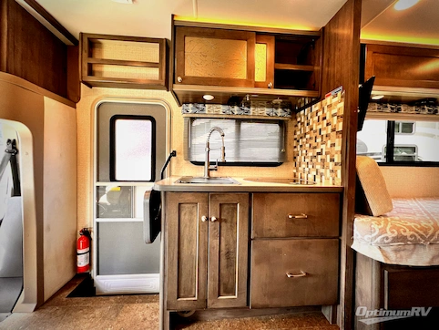 2017 Winnebago Fuse 23A RV Photo 3