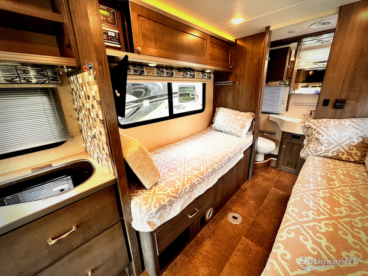 2017 Winnebago Fuse 23A Photo 16