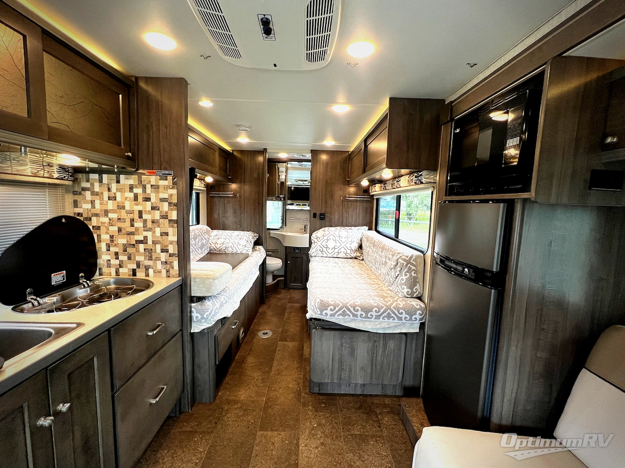 2017 Winnebago Fuse 23A Photo 4