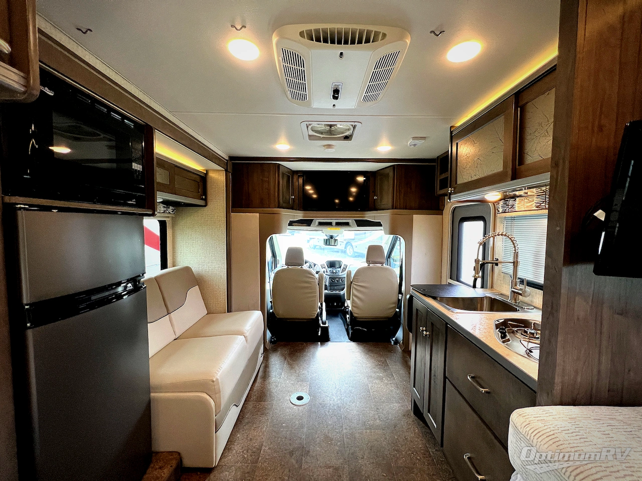 2017 Winnebago Fuse 23A Photo 5