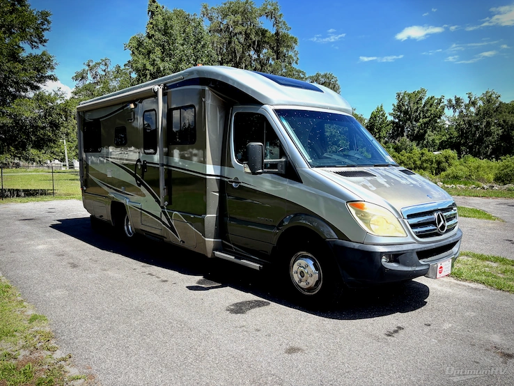 2009 Itasca Navion IQ 24DL RV Photo 1