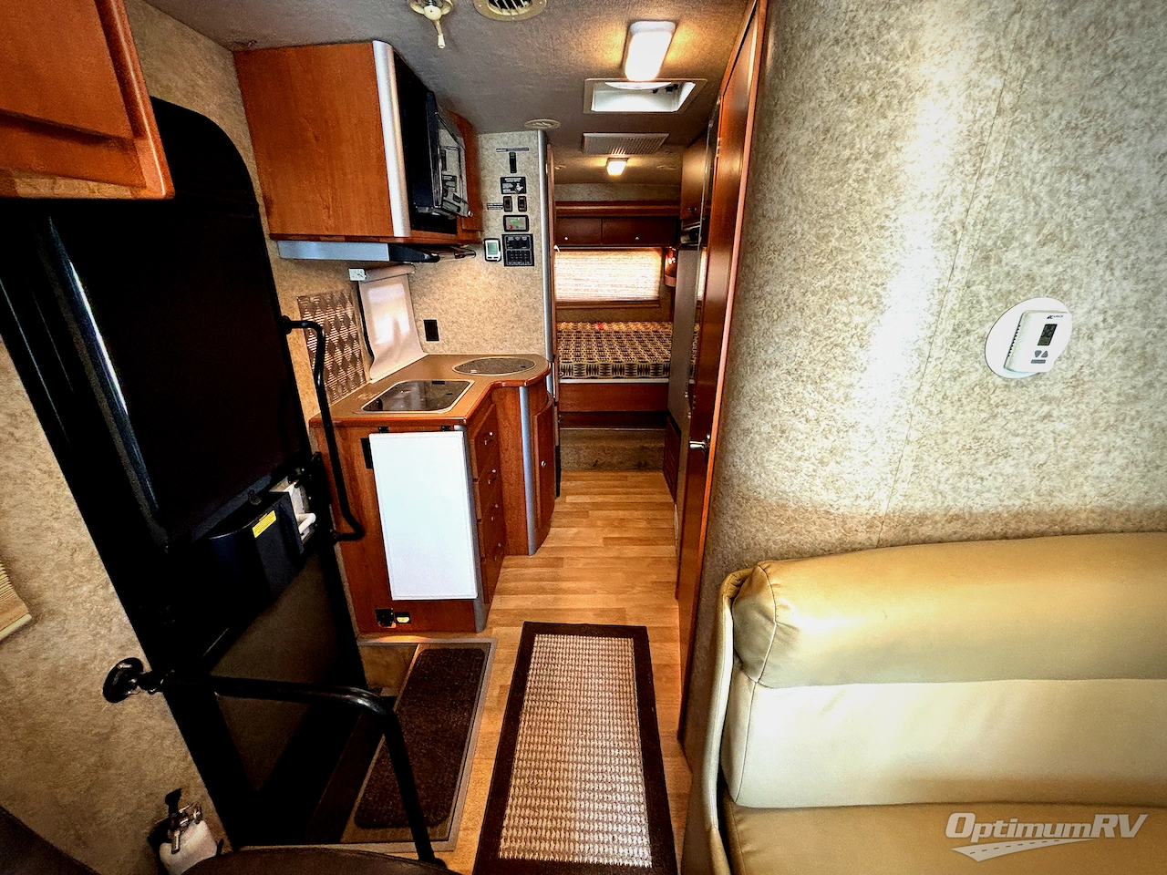 2009 Itasca Navion IQ 24DL Photo 4