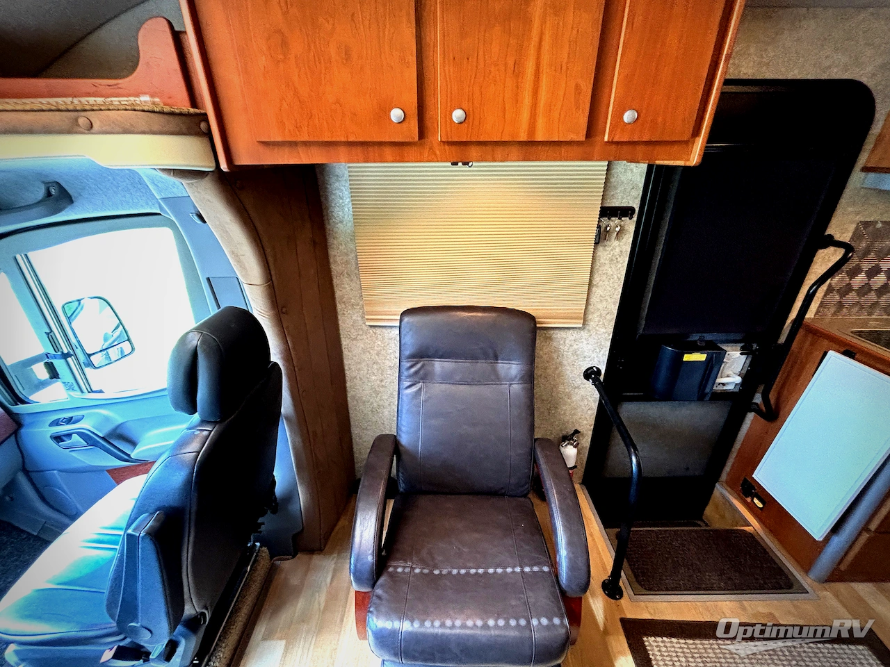 2009 Itasca Navion IQ 24DL Photo 11