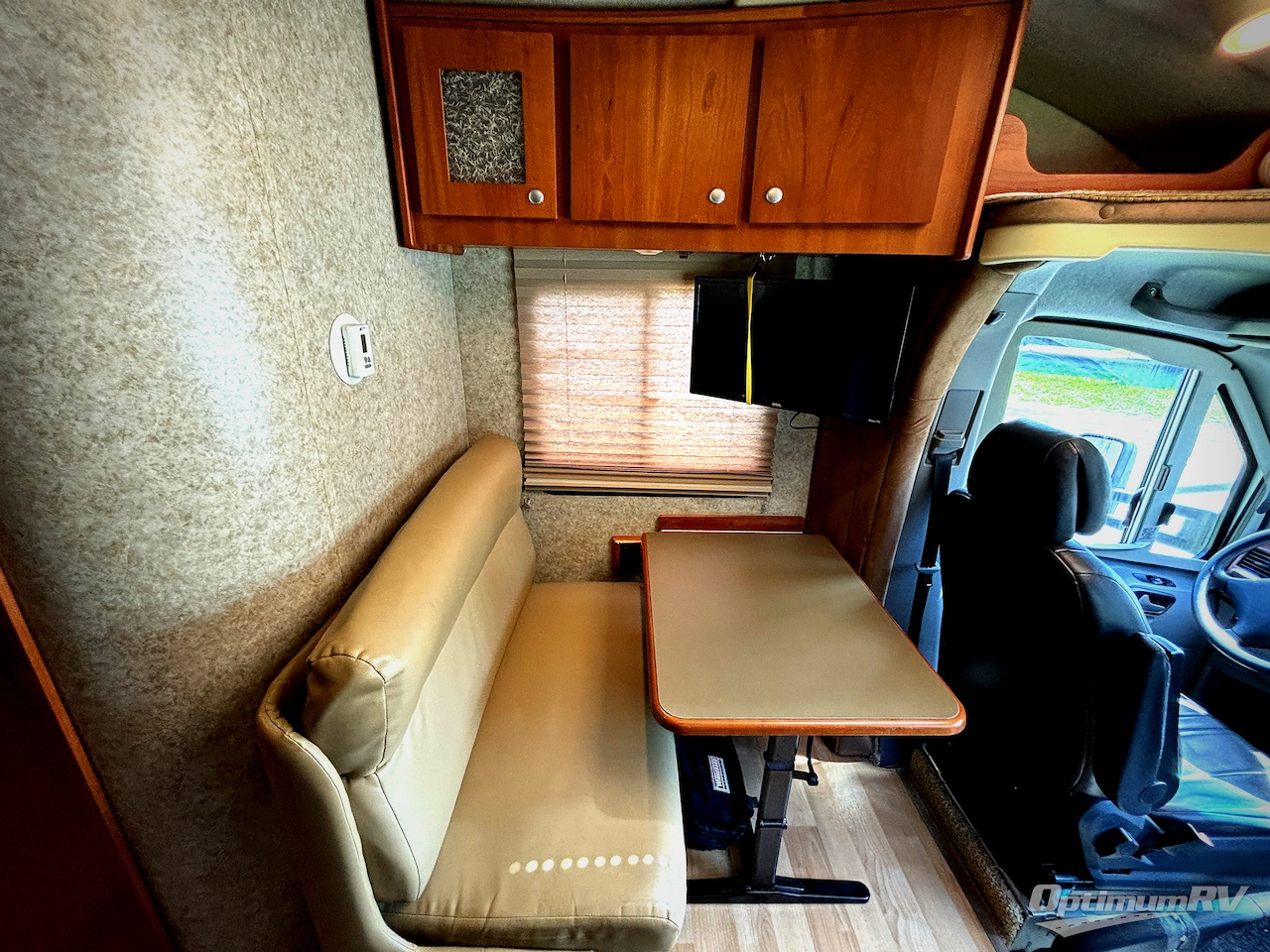 2009 Itasca Navion IQ 24DL Photo 10