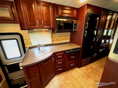 2012 Thor Challenger 32VS RV Photo 2