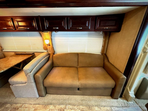 2012 Thor Challenger 32VS RV Photo 3