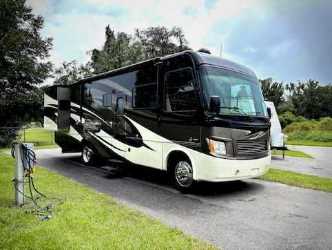 Used 2012 Thor Motor Coach Challenger 32VS Featured Photo