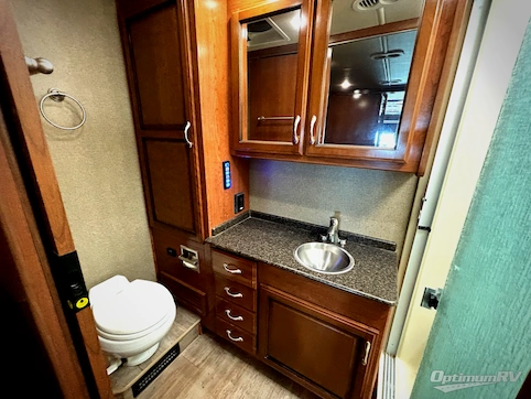 2018 Fleetwood Bounder 34S RV Photo 4