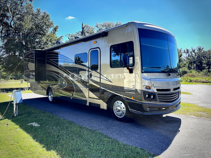 2018 Fleetwood Bounder 34S RV Photo 1
