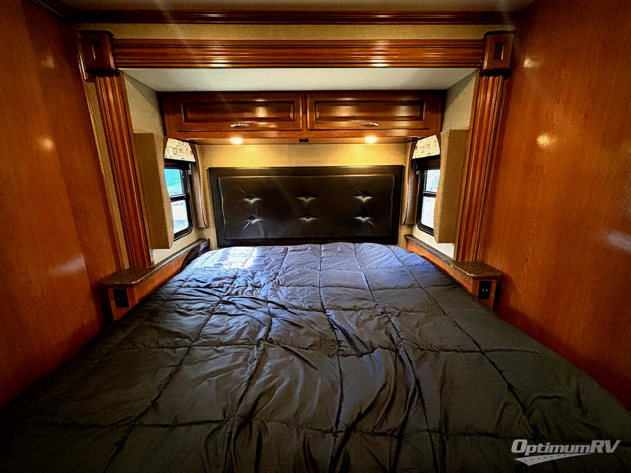 2018 Fleetwood Bounder 34S Photo 12