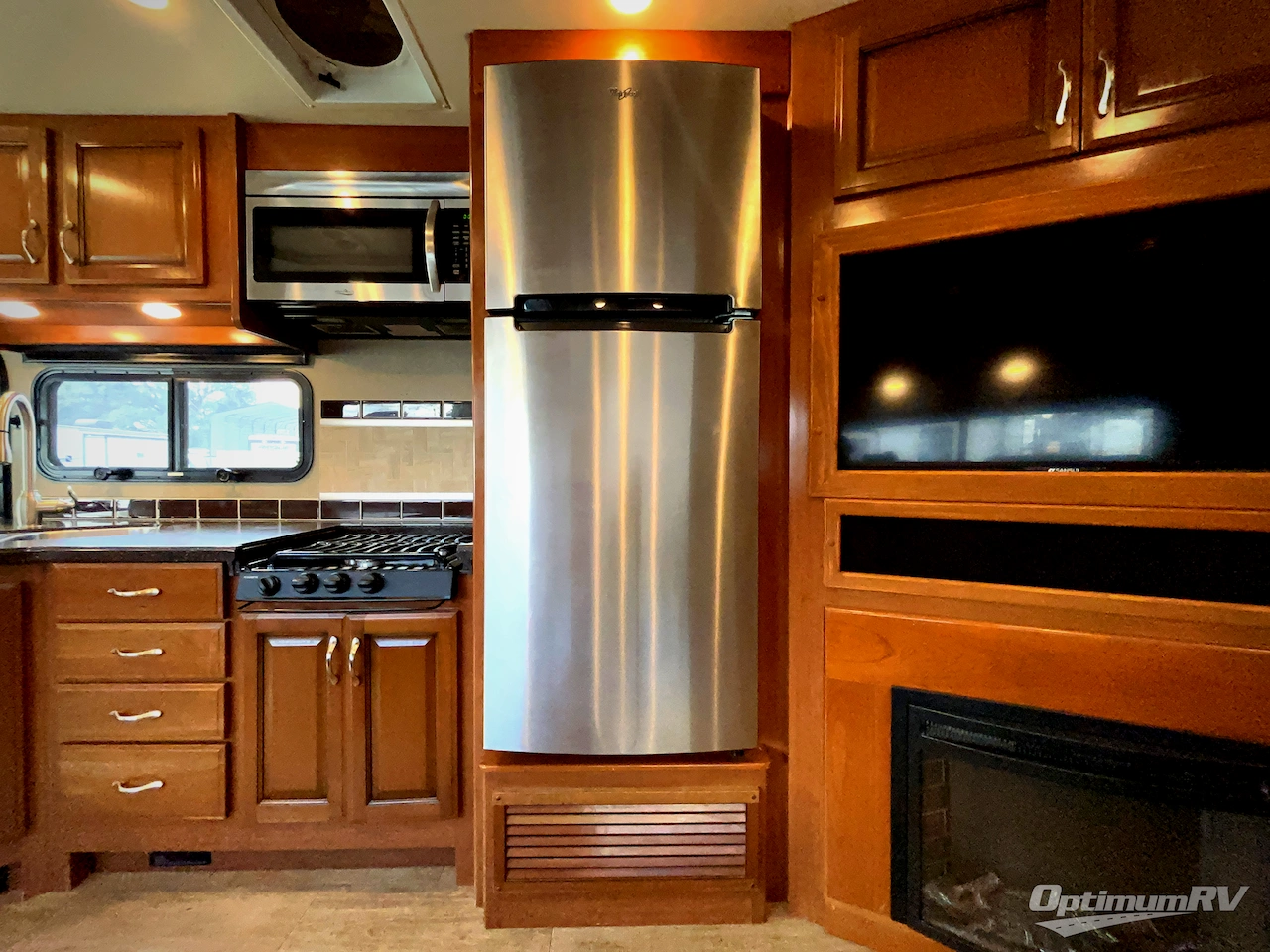 2018 Fleetwood Bounder 34S Photo 16