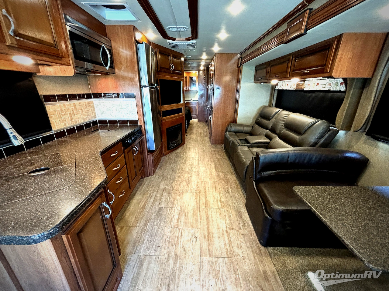 2018 Fleetwood Bounder 34S Photo 4